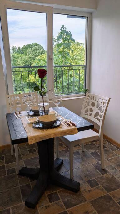 Beachfront Gem In Varna Center Екстер'єр фото